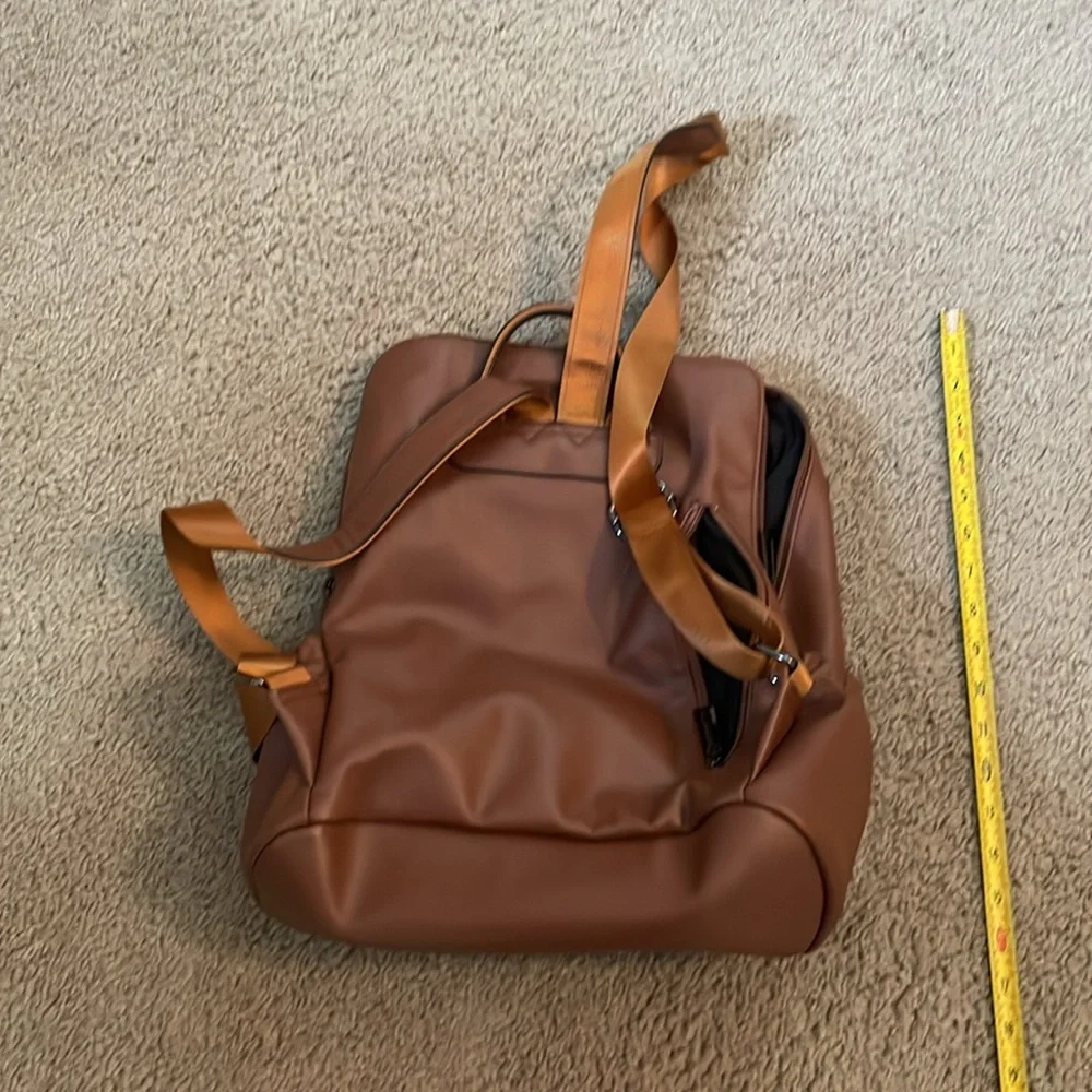 Back back - Picture 2 of 3